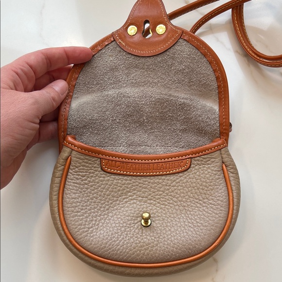 Dooney & Bourke Tan Leather Crossbody Calvary bag Brass Hardware Vintage - Picture 4 of 9